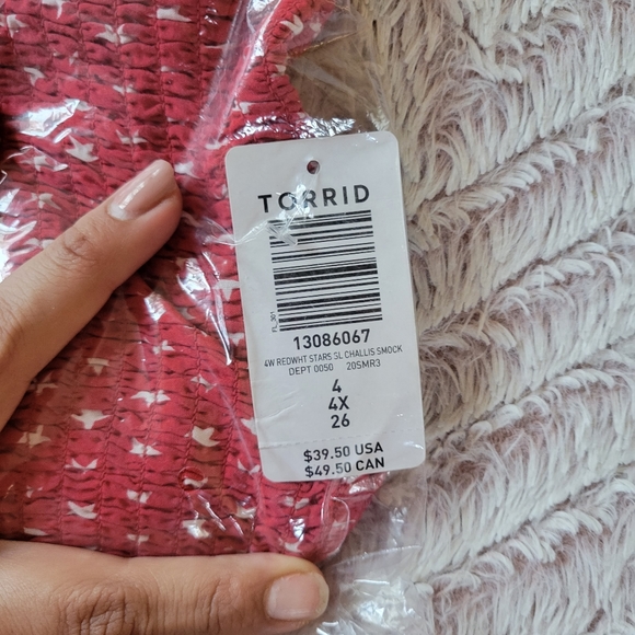 Torrid Size 4 Red Star Challis Smocked Crop Cami - Picture 4 of 5